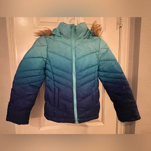So , Size 7/8 Ombre blue / green puffer jacket Faux fur hood is removable